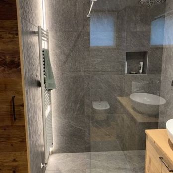 Riqualificazione e trasformazione in appartamento ad elevata efficienza energetica di locale adibito a portineria all'interno di condominio