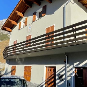 Renovation of façades and installation of thermal insulation on a residential building