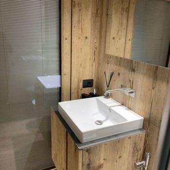 Ristrutturazione ad alta efficienza energetica eseguita con tecnologia a secco per un appartamento residenziale