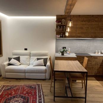 Riqualificazione e trasformazione in appartamento ad elevata efficienza energetica di locale adibito a portineria all'interno di condominio