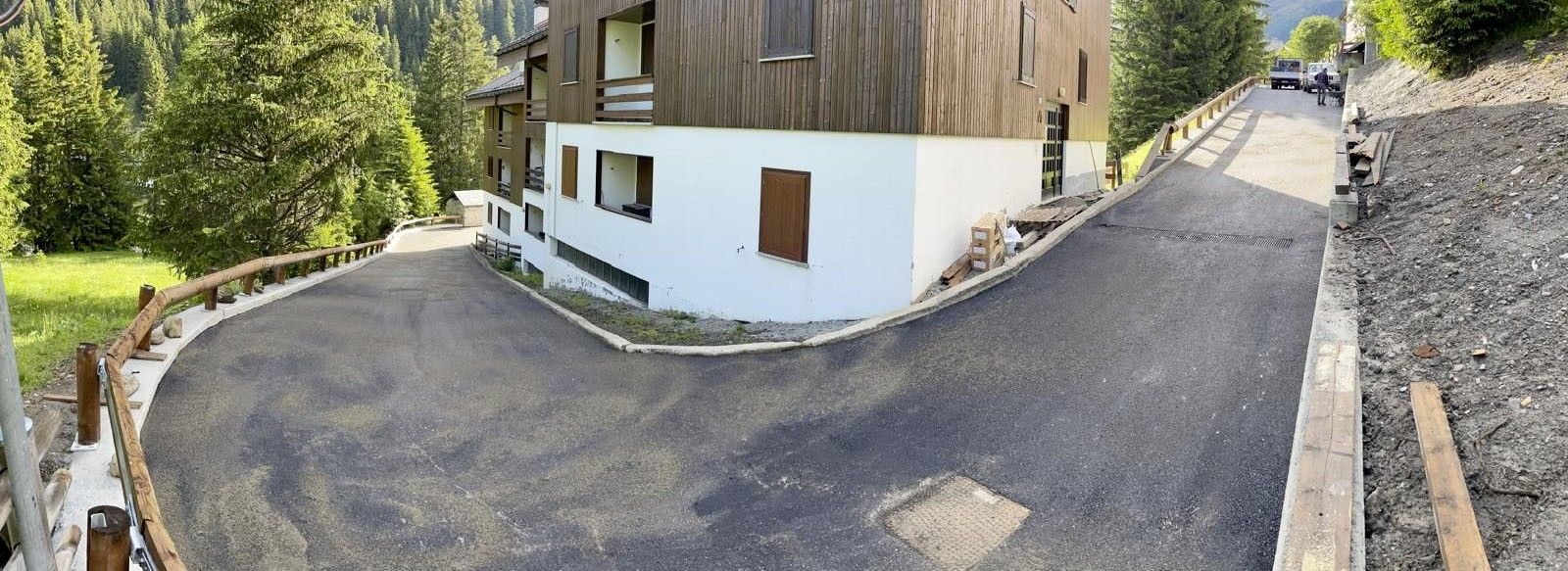 Rifacimento strada privata con nuovi muri di contenimento e guard rail