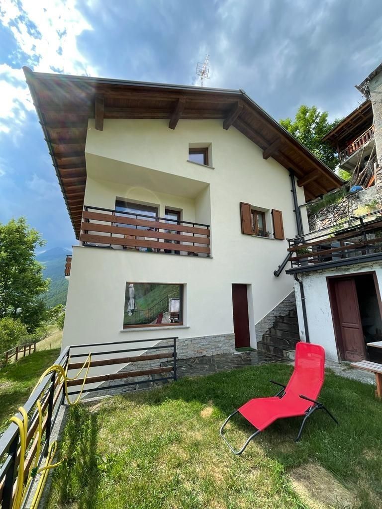 Intervento di ristrutturazione globale di fabbricato ad uso residenziale compreso rifacimento involucro e copertura