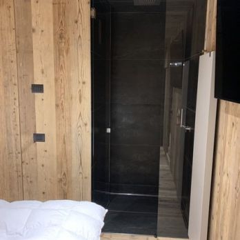 Ristrutturazione ad alta efficienza energetica eseguita con tecnologia a secco per un appartamento residenziale