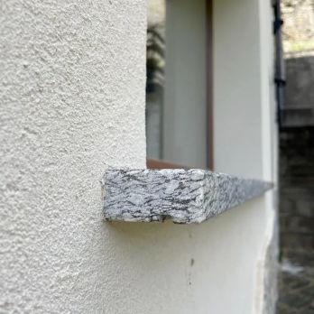 Intervento di ristrutturazione globale di fabbricato ad uso residenziale compreso rifacimento involucro e copertura