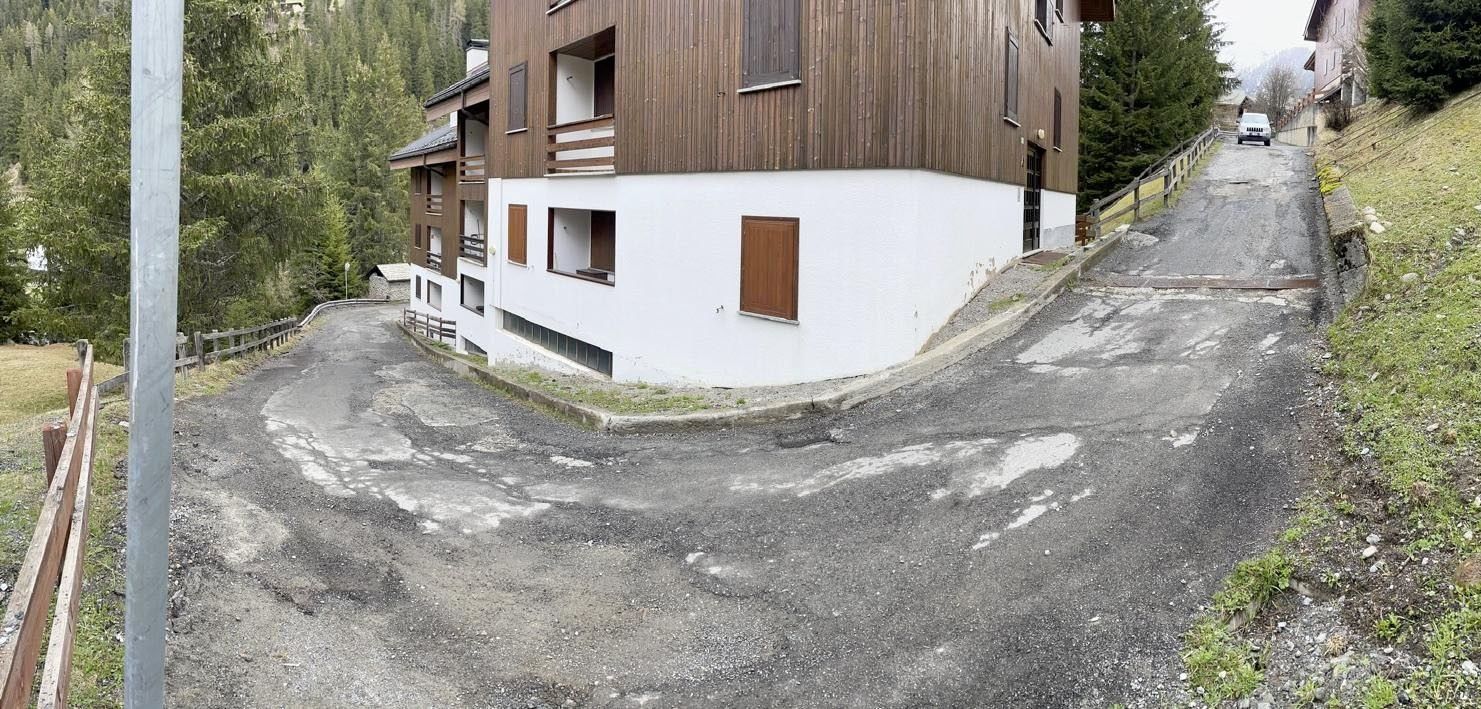 Rifacimento strada privata con nuovi muri di contenimento e guard rail