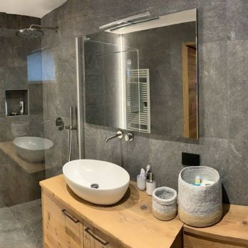 Riqualificazione e trasformazione in appartamento ad elevata efficienza energetica di locale adibito a portineria all'interno di condominio