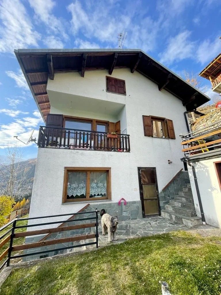 Intervento di ristrutturazione globale di fabbricato ad uso residenziale compreso rifacimento involucro e copertura